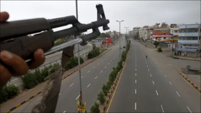 کراچی میں حالات کشیدہ