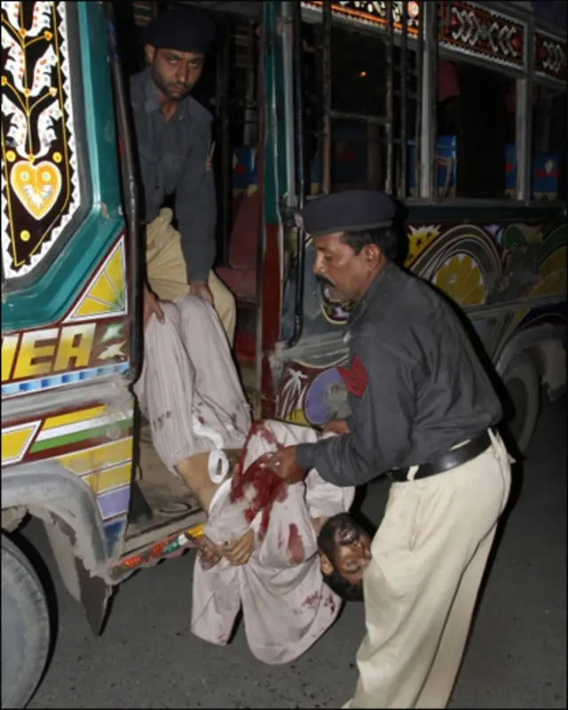 کراچی میں حالات کشیدہ