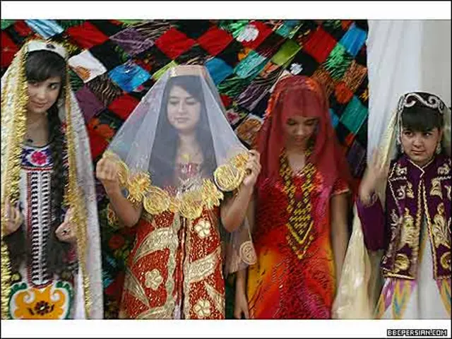 Onalar bilan rus porno guruh jinsiy aloqa Yalangoch Anna Snatkina boyanishsiz