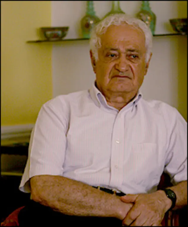 حسن کامشاد: نیاز ما به ترجمه به علت عقب ماندگی است