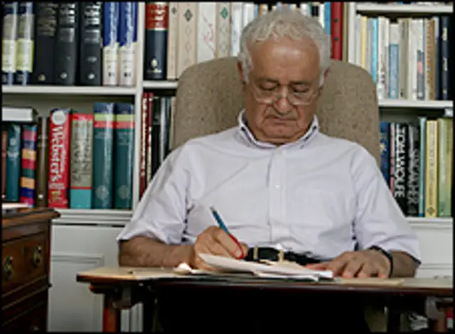 کامشاد: این کار (نوشتن و ترجمه)انگیزه زندگی به من می دهد و این چیزی است که زنده نگهم داشته است 