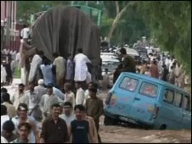 Banjir di Pakistan bergerak menuju kawasan selatan