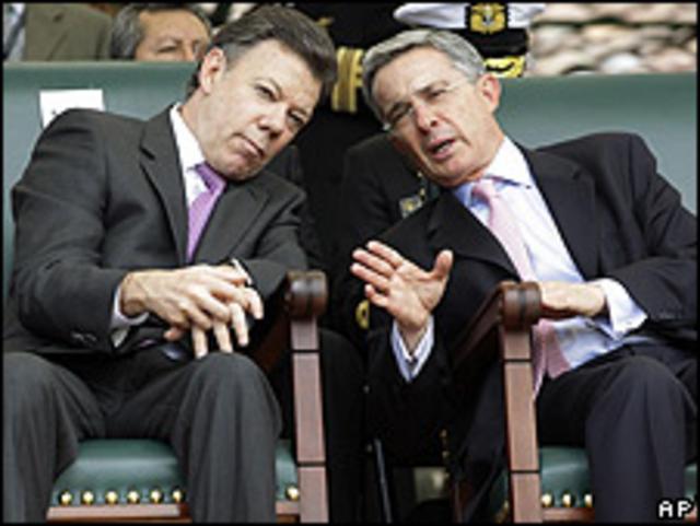 Juan Manuel Santos y Álvaro Uribe.