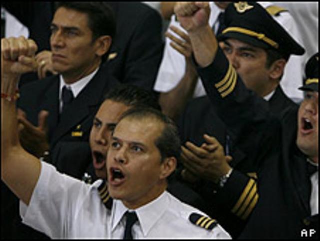 Protesta de pilotos de Mexicana de Aviación el 1 de agosto en el Aeropuerto Internacional de Ciudad de México.