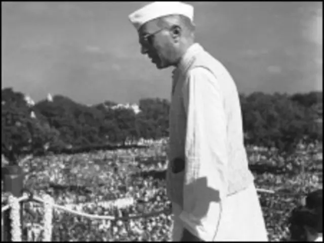 लाल किले पर नेहरू 