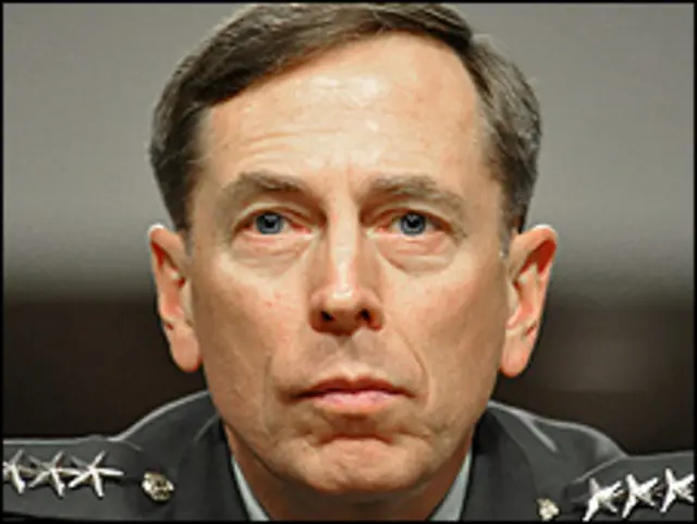 Janar Petraeus, kwamandan dakarun NATO