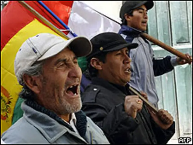 Hombres protestando en Potosí (foto archivo)