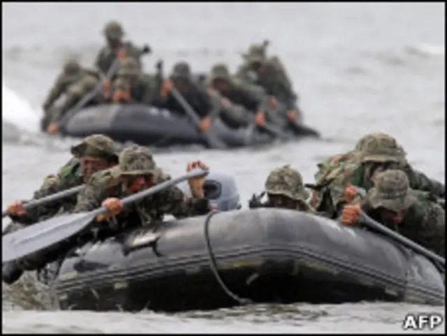 Лодка с военнослужащими