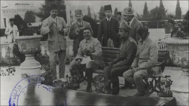 امان الله خان انتظار نداشت که برنامه اصلاحات او تا این حد با مشکلات مواجه شود. 