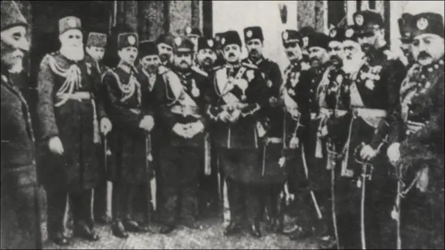 کابینه امانی. امان الله خود عضو جنبش مشروطیت بود و تلاش داشت که مطابق برنامه‌های این جنبش مشروطیت کامل در کشور برقرار شود.