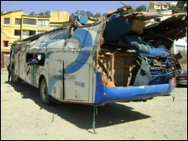 Camión reconvertido en autobús. Gentileza de Tránsito La Paz.
