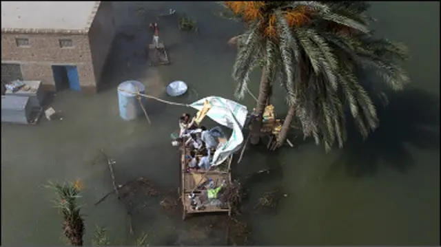 Banyak korban banjir masih terlantar tanpa bantuan dari luar