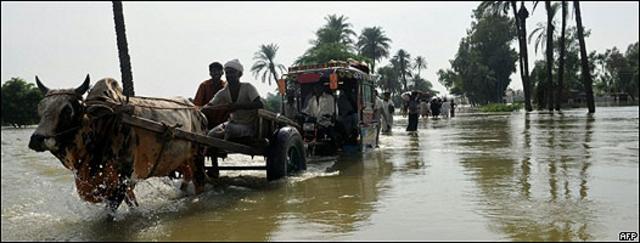 Desplazados por las inundaciones en Pakistán