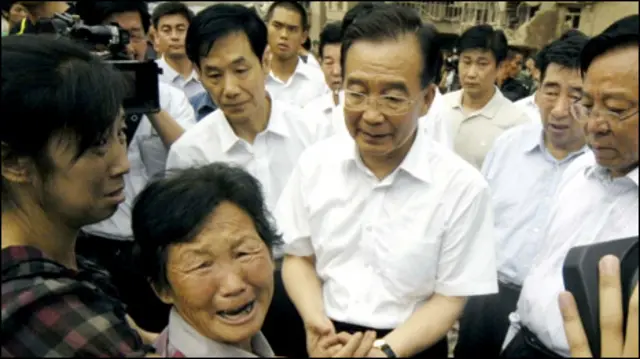 Thủ tướng Ôn Gia Bảo thường đến thăm các vùng dân cư bị thiên tai