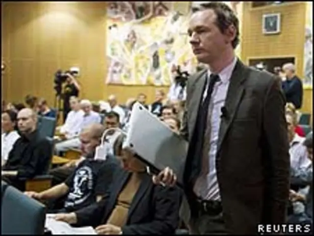 Julian Assange y representantes sindicales suecos