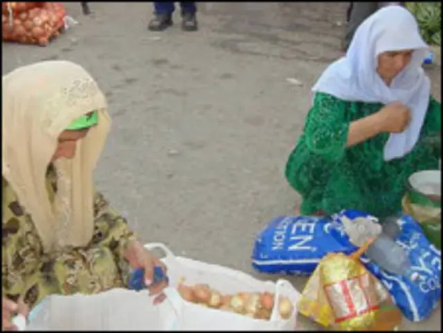 Таджички на базаре