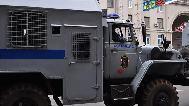 Бронированная милицейская машина на Тверской улице