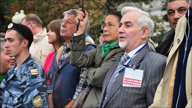 Зрители митинга на Пушкинской площади