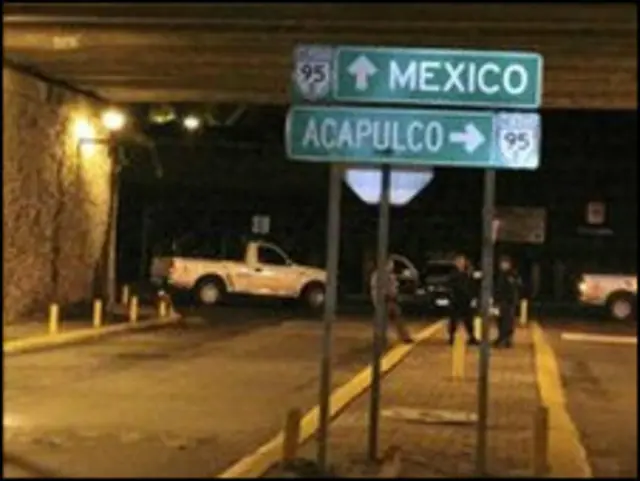 Mayat mutilasi digantung di jembatan di Mexico
