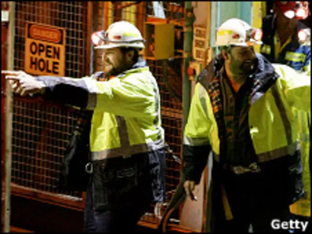 Mineros australianos al momento de su rescate