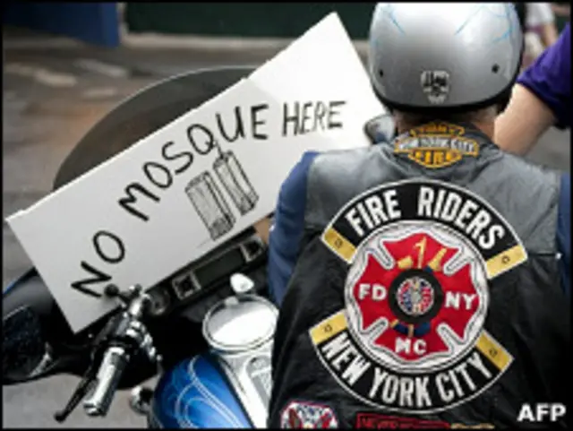 مخالفان ساخت مسجد در نیویورک