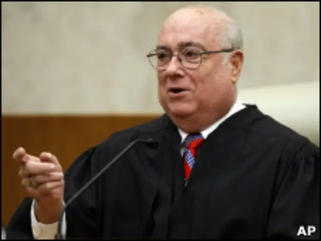 Судья Ройс Ламбет