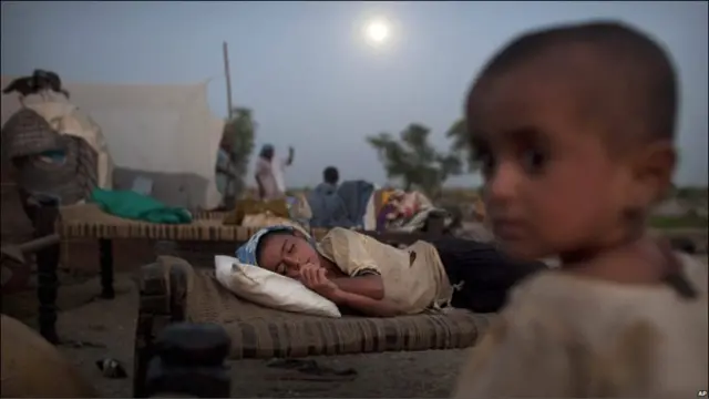 دولت پاکستان برآورد کرده که بازسازی این کشور حدود پانزده میلیارد دلار هزینه بردارد.