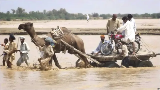 صندوق بین المللی پول نیز نسبت به تبعات اقتصادی سیل پاکستان هشدار داده و گفته است این کشور با یک چالش عظیم اقتصادی رو به رو است.