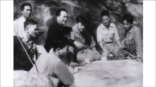 Tháng Ba 1954, chuẩn bị đánh trận Điện Biên Phủ, sự kiện sẽ chấm dứt chế độ thực dân Pháp tại Đông Dương. 