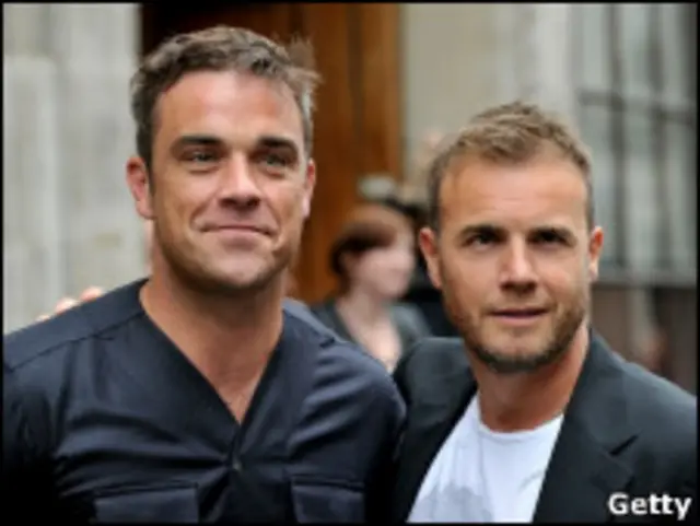 Robbie Williams y Gary Barlow tras hablar con la BBC