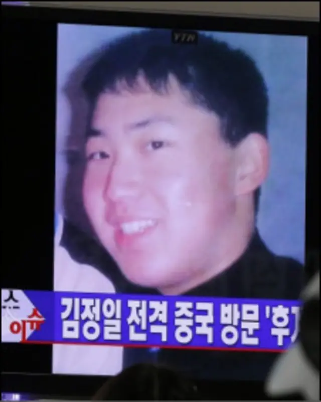 Các tin đồn nói người con trai thứ ba, Kim Jong-un đang được chuẩn bị để kế vị cha