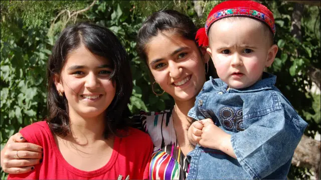 Бугун Мунижанинг кенгаяётган оиласи учун бахтли кун.