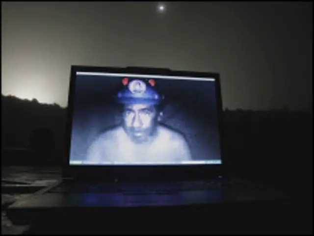 چلی/ پھنسے کان کن