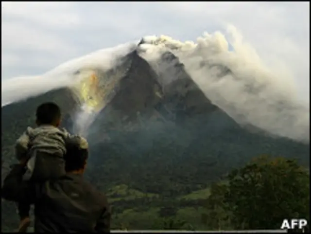 Vulcão Sinabung, na ilha de Sumatra