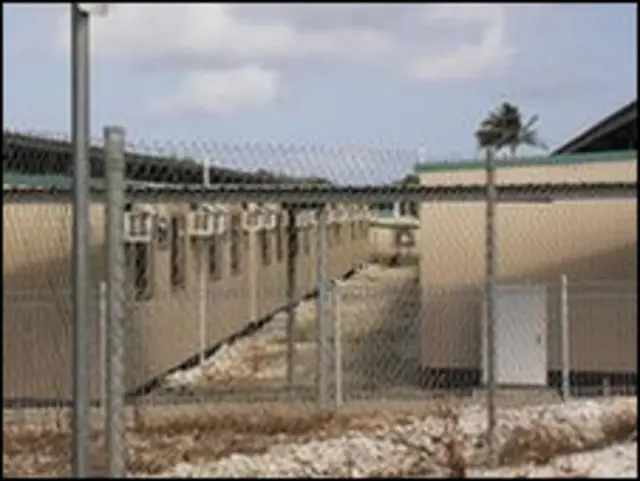  Construction Camp di Pulau Christmas, tempat anak kecil, wanita dan keluarga tanpa anak held (Courtesy of Amnesty International) 