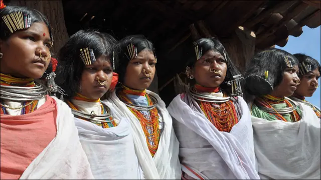 आदिवासी युवतियाँ