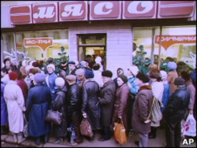 Очередь за продуктами в Москве, 1990 год
