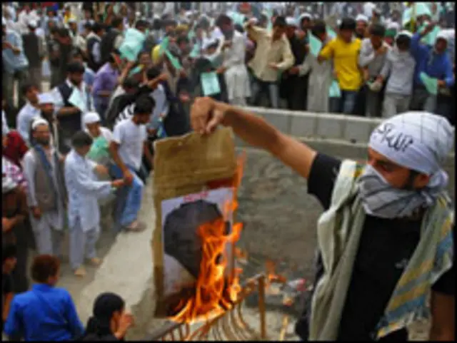 دې خبر د نړۍ په ځینو هېوادونو او افغانستان کې د خلکو غصه راوپاروله او په دې لړ کې تېره ورځ په پلازمېنه کابل کې لاریونونه وشول. 