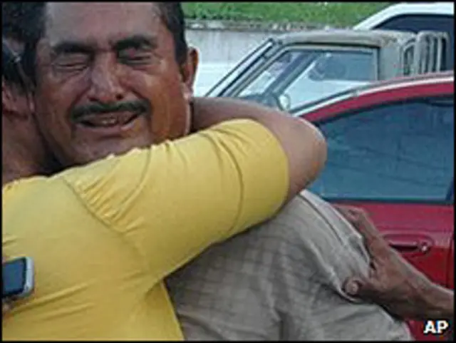 Familiares de las víctimas.