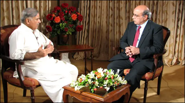 بی بی سی کے ساتھ انٹرویو میں شہباز شریف نے کہا کہ گندم اور آٹے کا کافی ذخیرہ موجود ہے لہذا آٹے اور گندم کی کمی کا کوئی خدشہ نہیں