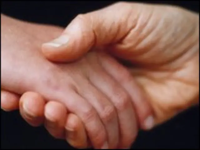 हाथ मिलाना (फ़ाइल फ़ोटो)