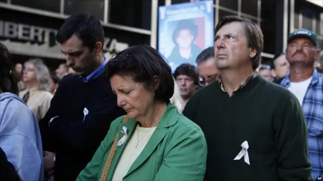 Un grupo de personas concentradas en los actos conmemorativos del noveno aniversario del 11S 