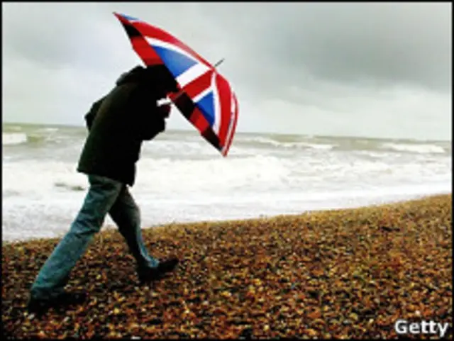 Одинокий турист на побережье Британии