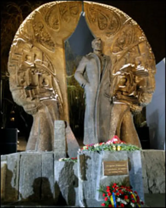 За понад 10 років від загибелі Георгія Гонгадзе, журналістові навіть поставили пам’ятник, а от хто стоїть за його вбивством - так і не з’ясували