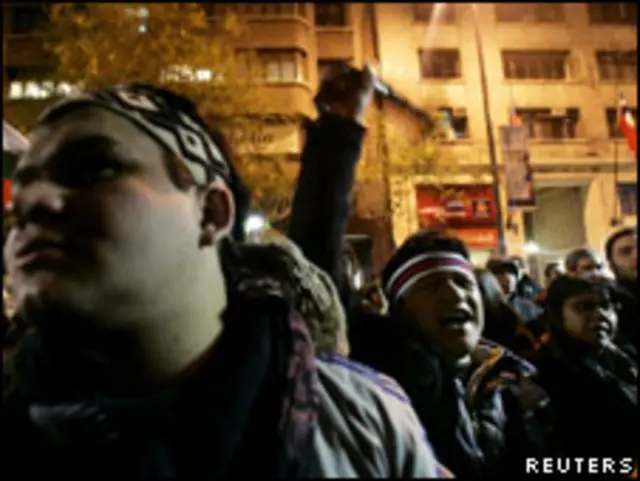 Manifestación en Santiago en favor de los Mapuches