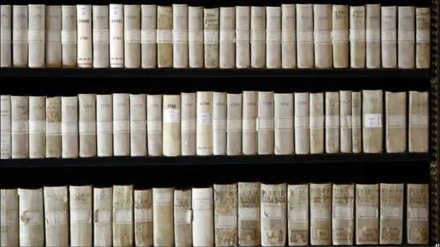 Các học giả có thể tham khảo 1,1 triệu cuốn sách, gồm các bản thư tịch cổ, được gắn chip điện tử để dễ dàng được tìm thấy trong thư viện.