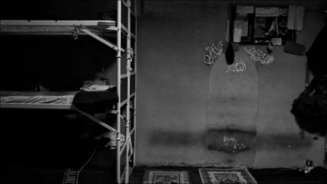 Комната и несколько кроватей