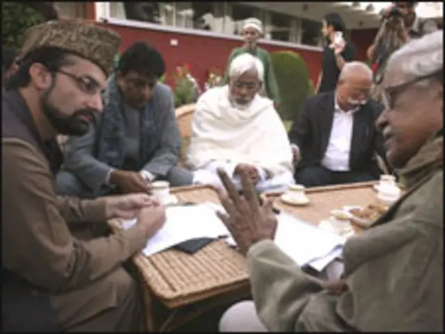 मीरवाइज़ उमर फ़ारुक़ प्रतिनिधिमंडल के साथ