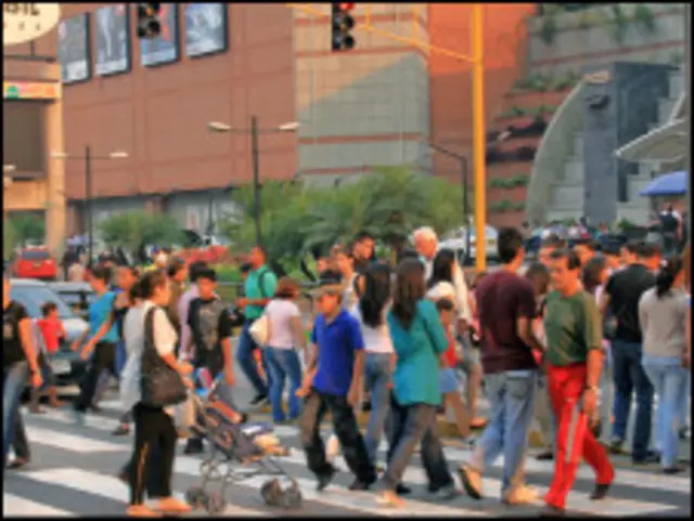 Peatones en Caracas