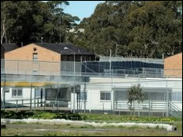 Australia memiliki pusat penahanan imigrasi di beberapa tempat